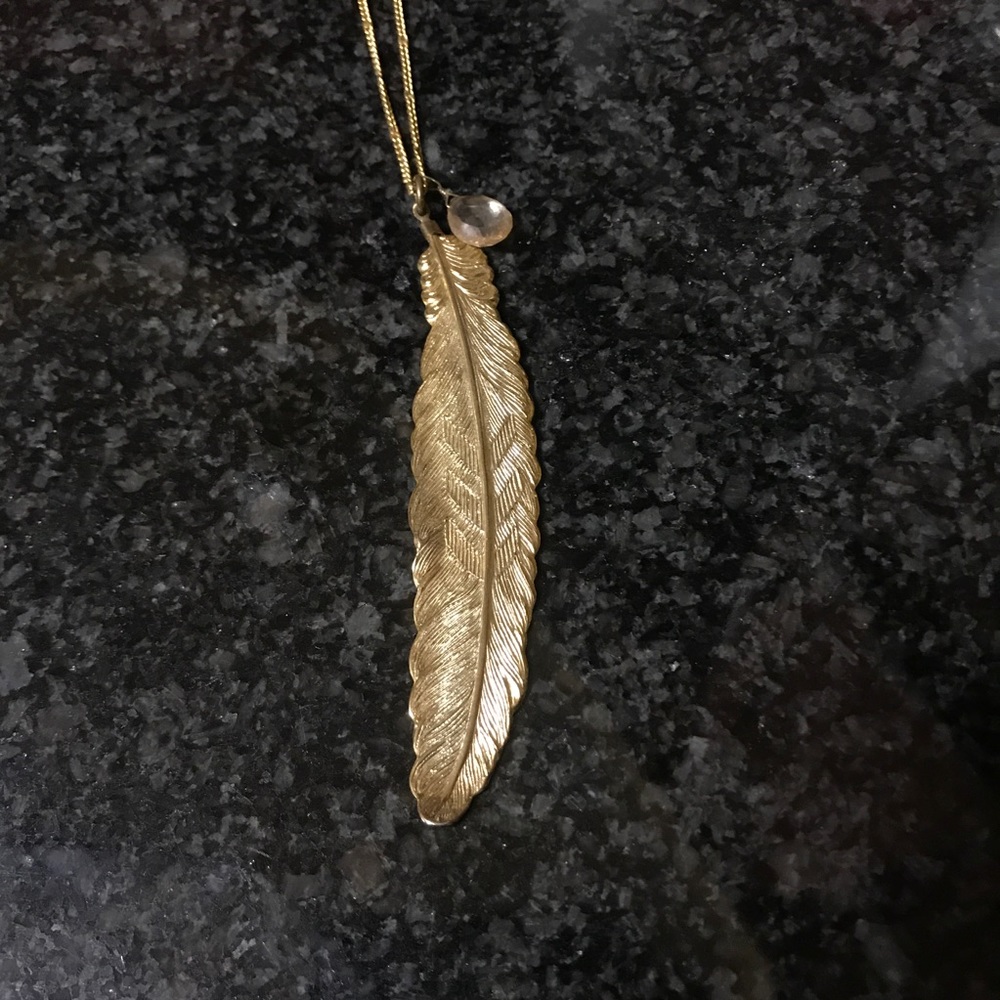 💥SALE💥A.V. Max Gold Feather necklace - Picture 4 of 4